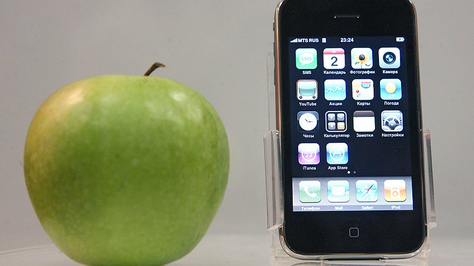 2008 год. В продажу поступил iPhone 3G на территории 22 стран, в том числе в Соединённых Штатах, Канаде, Великобритании, Франции, Германии и Японии