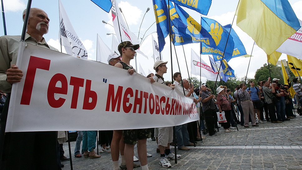 У здания Главного управления МВД в Киеве прошел митинг против произвола сотрудников правоохранительных органов. Его участниками стали около 70 человек