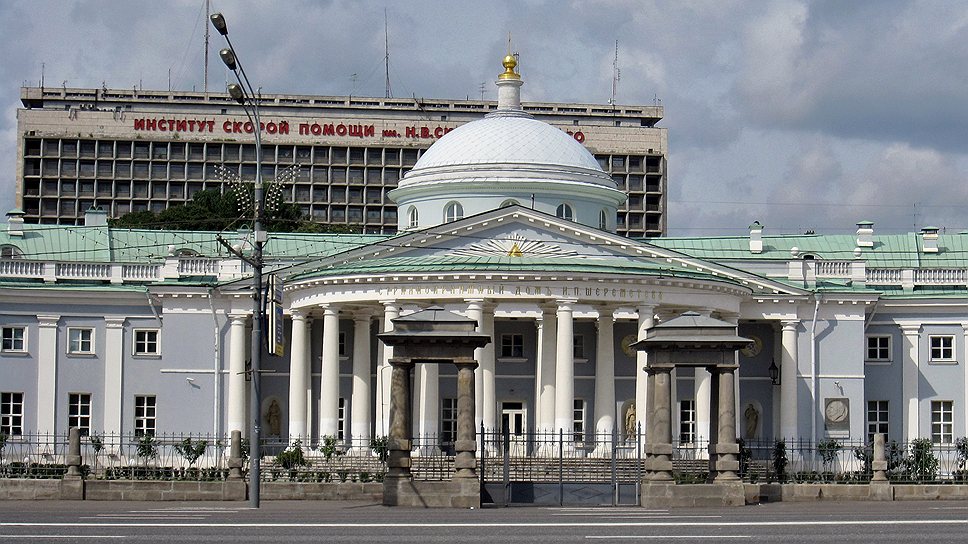 1923 год. Открыт институт травматологии и неотложной помощи им. Н. Склифосовского, который через некоторое время был реорганизован в НИИ скорой помощи им. Н. Склифосовского