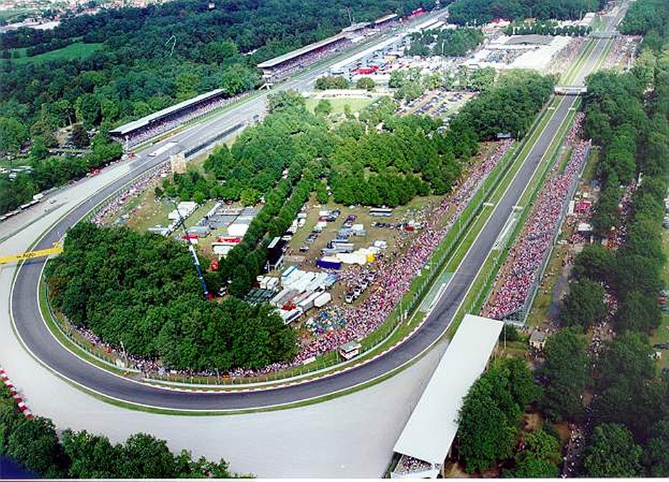 1936 год. Открылась знаменитая итальянская гоночная трасса Monza - одна из самых быстрых в &quot;Формуле-1&quot;