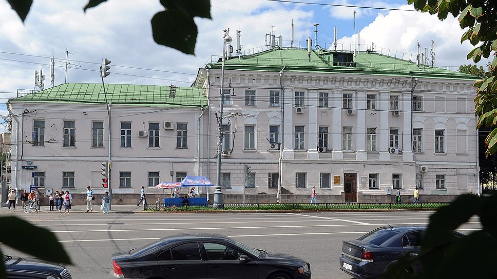 1714 год. В Петербурге заработала созданная по распоряжению Петра I первая в России государственная публичная библиотека, ныне - Библиотека Российской академии наук