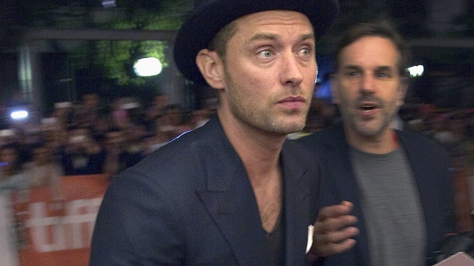 Британский актер Джуд Лоу (слева) на премьере фильма «Дом Хемингуэй» (Dom Hemingway)