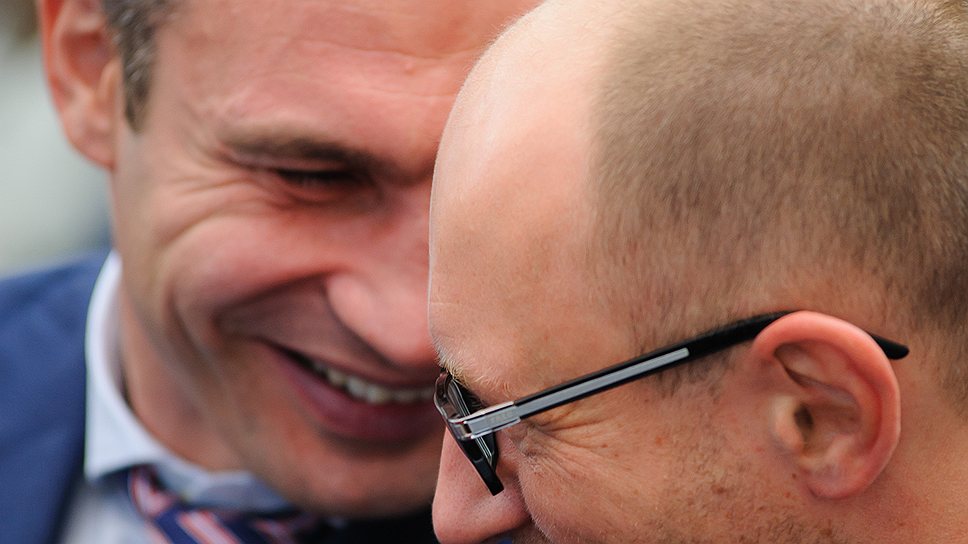 Лидер партии УДАР Виталий Кличко и лидер ВО  «Батькивщина» Арсений Яценюк