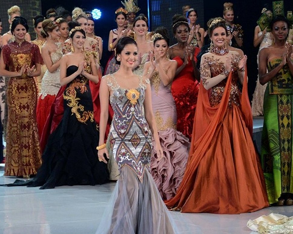 Дефиле в дизайнерских платьях на конкурсе &quot;Мисс мира-2013&quot;