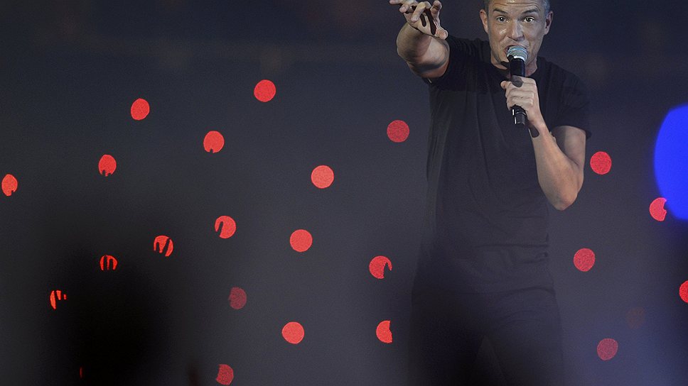 Американская рок-группа The Killers выступает на церемонии вручения музыкальной премии MTV Europe Music Awards-2013