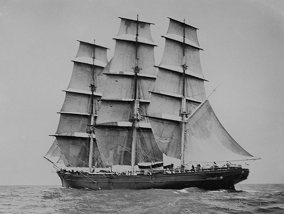 1869 год. Спущен на воду один из красивейших парусных кораблей. Cutty Sark - единственный классический чайный клипер, сохранившийся до наших дней. Корабль был спроектирован Геркулесом Линтоном и построен в доке шотландского порта Дамбартон