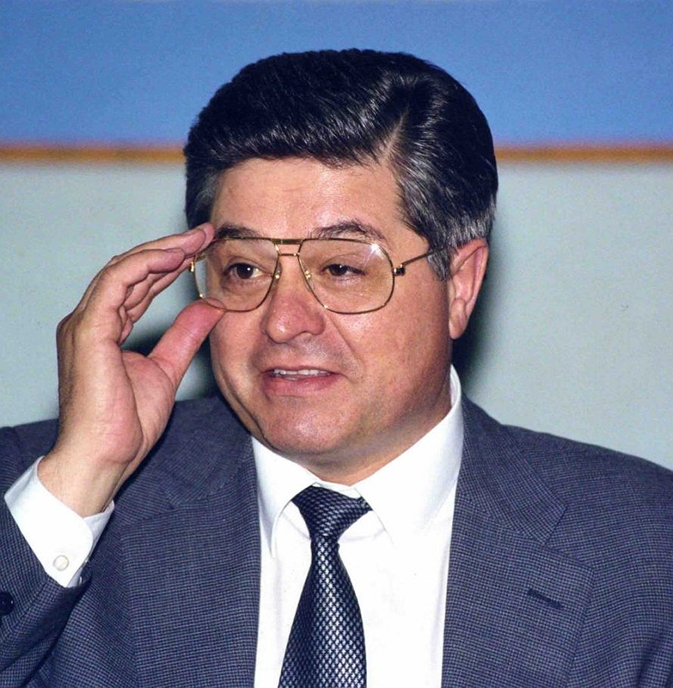 1998 год. Бывший премьер-министр Павел Лазаренко арестован в Швейцарии по обвинению в отмывании денег из госбюджета Украины. В феврале 1999 года его депортируют в США по требованию суда Сан-Франциско, который начнет слушание дела Павла Лазаренко, подозреваемого в хищении $113 млн