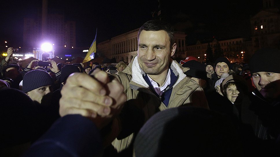 Виталий Кличко пришел поддержать митингующих против власти на майдане Незалежности