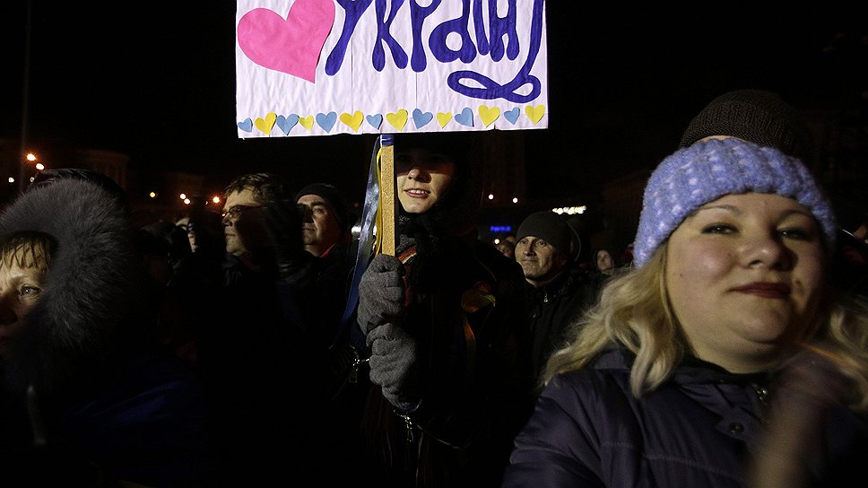 Митингующие против власти простояли целую ночь на майдане Незалежности