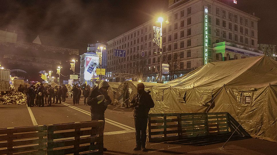 Протестующие на майдане Незалежности готовятся к ночевке