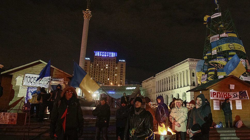 Участники митинга в поддержку евроинтеграции Украины на майдане Незалежности