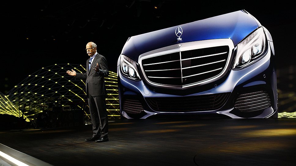 Председатель Daimler AG и глава Mercedes-Benz Cars Дитер Цетше представляет новый Mercedes-Benz 2015 C-Class 