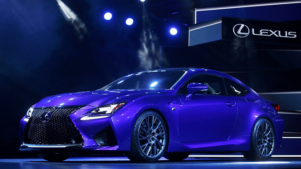 Одна из &quot;горячих&quot; новинок автосалона — купе Lexus RC-F 