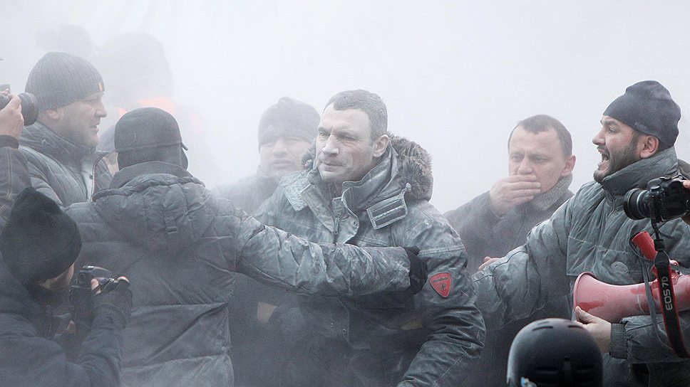 В ходе противостояния митингующих с силовиками  в Виталия Кличко выпустили струю из порошкового огнетушителя