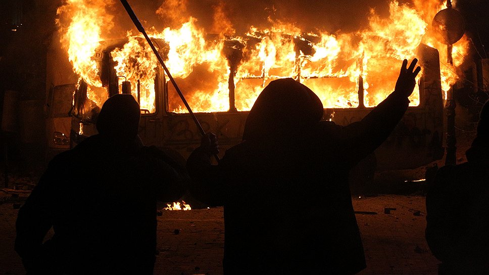 В Киеве на улице Грушевского произошли столкновения митингующих с правоохранителями