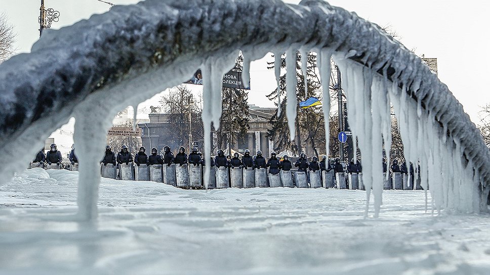 Силовики охраняют правительственный квартал