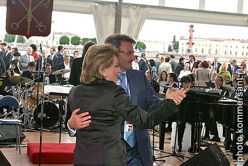 Герман Греф повел Валентину Матвиенко к следующему, XII Петербургскому экономическому форуму