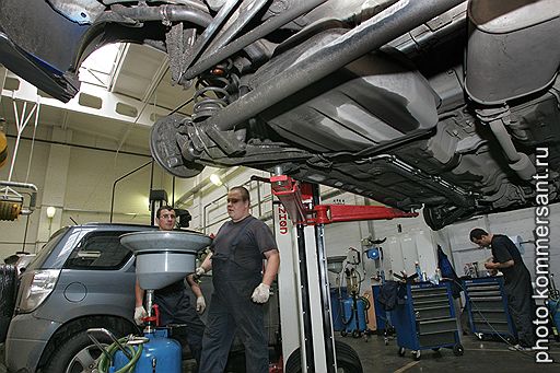 Работа автослесарей в сервисе &amp;quot;Автомир&amp;quot;