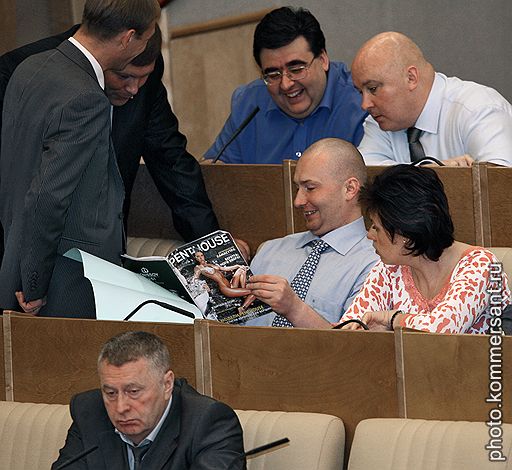 Заместитель председателя Государственной Думы России, лидер Либерально-демократической партии России (ЛДПР) Владимир Жириновский (внизу), руководитель фракции Либерально-демократической партии России (ЛДПР) в Государственной думе России Игорь Лебедев (в центре), заместитель председателя Комитета Государственной думы России по конституционному законодательству и государственному строительству, член фракции Либерально-демократической партии России (ЛДПР) Алексей Митрофанов (наверху слева) и заместитель председателя Комитета Государственной думы по безопасности Сергей Абельцев (наверху справа) на заседании Госдумы