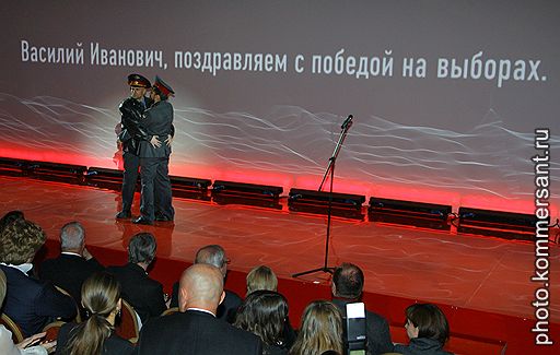 Группа художнико &amp;quot;Синие носы&amp;quot; (на сцене) во время церемонии награждения лауреатов &amp;quot;Премии Кандинского&amp;quot; за достижения в области современного искусства. Церемония прошла в Центре современного искусства &amp;quot;Винзавод&amp;quot;