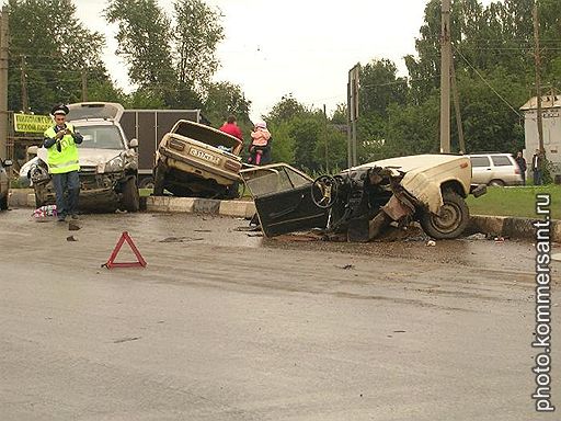 Авария трех автомобилей на выезде из города