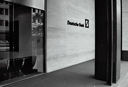 По мнению экспертов, другие банки, скорее всего, последуют примеру Deutsche Bank и прекратят выпуски расписок на российские акции