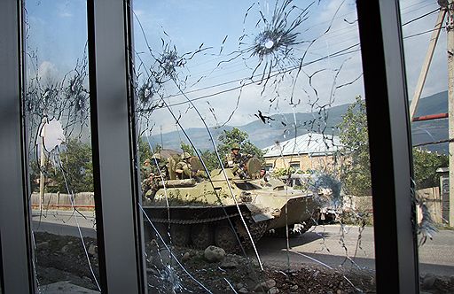Виды города Цхинвал. Военная техника на улицах города