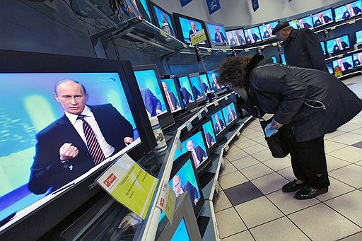 Премьер-министр Владимир Путин в прямом эфире ответил на вопросы граждан. &amp;quot;Прямая линия&amp;quot; с Владимиром Путиным при участии руководителей региональных общественных приемных председателя &amp;quot;Единой России&amp;quot; и представителей субъектов России состоялась в Гостином дворе