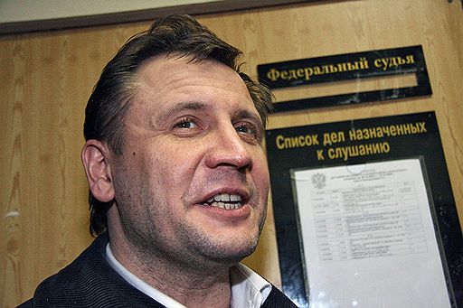 Генеральный директор завода &amp;quot;Красный маяк&amp;quot; Константин Сонин, подозреваемый в незаконном приобретении акций завода, перед началом заседанием Тверского районного суда