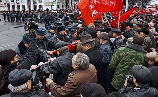 Митинг против повышения тарифов ЖКХ прошел в Воронеже