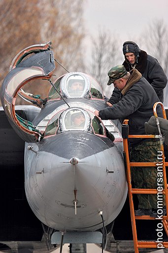 Уже 1 октября личный состав полка, согласно директиве министра, должен выйти на построение на новом месте — на 7000-й авиационной базе в Воронеже