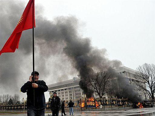 Оппозиция взяла в свои руки власть не только в Бишкеке, но и на севере страны