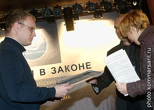 Корреспондент издательского дома &amp;quot;Коммерсантъ&amp;quot; Олег Кашин (слева) 