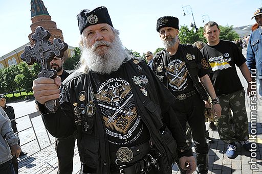 Глава Союза Православных Хоругвеносцев, председатель Союза Православных Братств Леонид Симонович-Никшич во время митинга против проведения гей-парада в Москве. Митинга прошел на Манежной площади