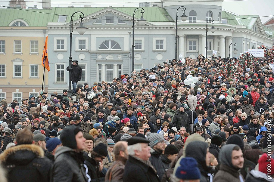 Участники митинга оппозиции. Митинг под лозунгом &amp;quot;За честные выборы&amp;quot; прошел на Болотной площади