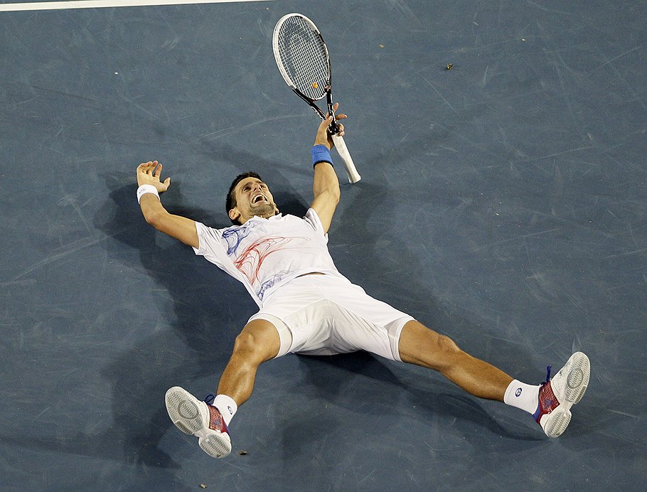 Трудная победа над Энди Марреем позволила Новаку Джоковичу (на фото) сохранить шансы завоевать третий титул чемпиона Australian Open 