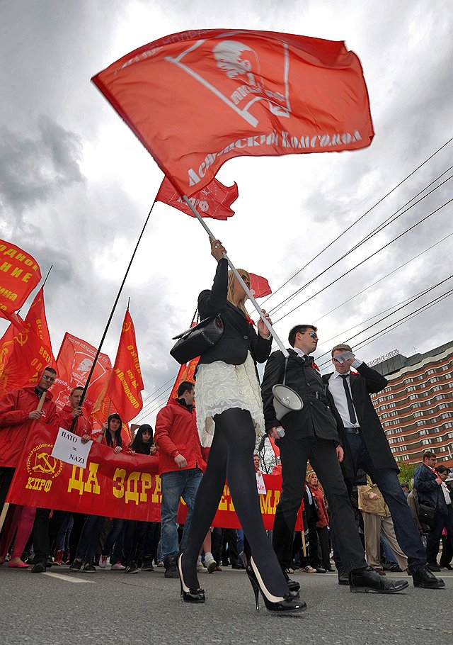 Коммунисты промаршировали не только за заветы Владимира Ленина, но и в защиту РПЦ