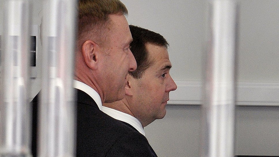Министр образования и науки Дмитрий Ливанов (на переднем плане) и премьер-министр РФ Дмитрий Медведев выступили оппонентами некачественным научным работам
