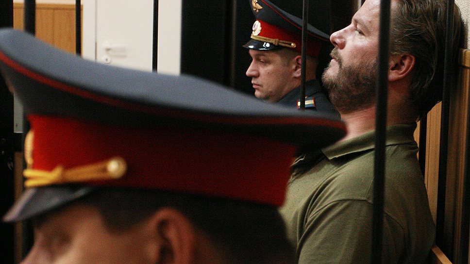 Вадим Бойко (справа), известный как &amp;quot;жемчужный прапорщик&amp;quot;, арестован за стрельбу в чебуречной