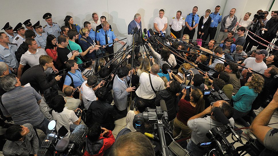 Адвокат Анатолий Кучерена предстал перед армией журналистов без Эдварда Сноудена