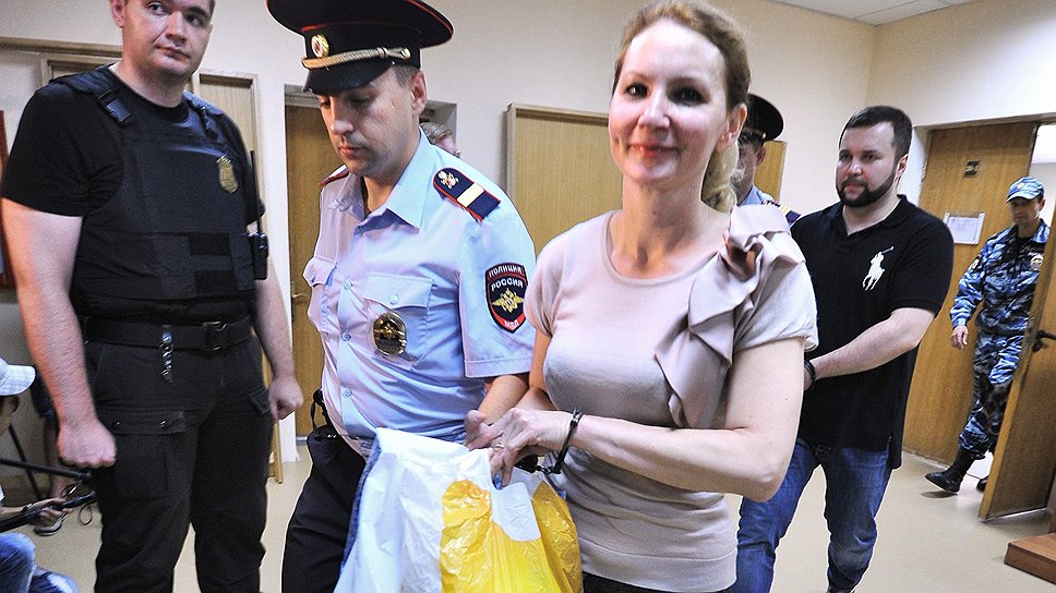 Надежды Нелли Дмитриевой и Максима Каганского (на заднем плане) на условное наказание не оправдались 