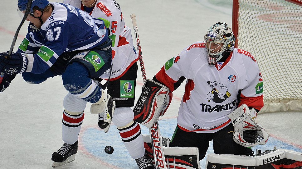 Форвард &amp;quot;Динамо&amp;quot;
Лео Комаров (№87) стал главным героем матча против &amp;quot;Трактора&amp;quot;: на его счету гол и результативная передача