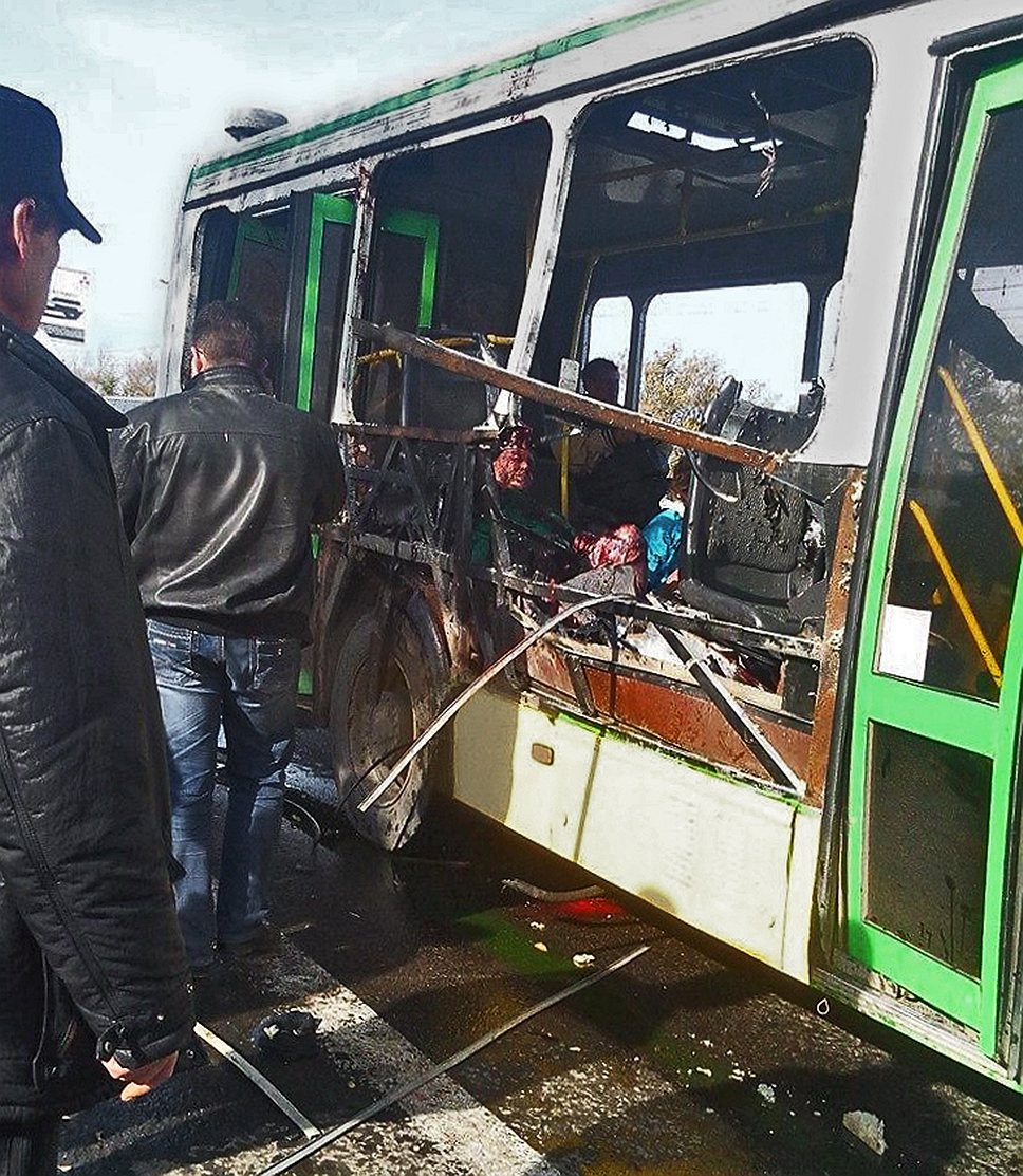 Эксперты сразу не смогли приступить к осмотру взорвавшегося автобуса, так как опасались, что в нем заложена еще одна бомба