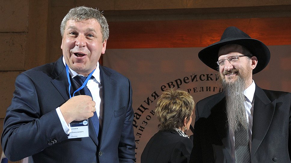 Национальный вопрос теперь станет главным для ведомства Игоря Слюняева (слева)