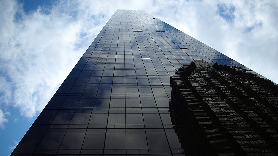 72-этажный жилой небоскреб Trump world tower (262 м) на Манхэттене в Нью-Йорке строился всего два года и был введен в эксплуатацию в 2001 году