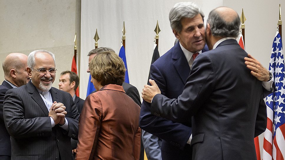 Госсекретарь Джон Керри (второй справа) лишь в последний момент сообщил партнерам по &amp;quot;шестерке&amp;quot; о тайных контактах США с Ираном