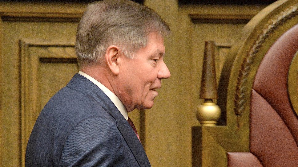 Председатель Верховного суда РФ Вячеслав Лебедев пообещал сделать минимальный залог доступным для обвиняемых 