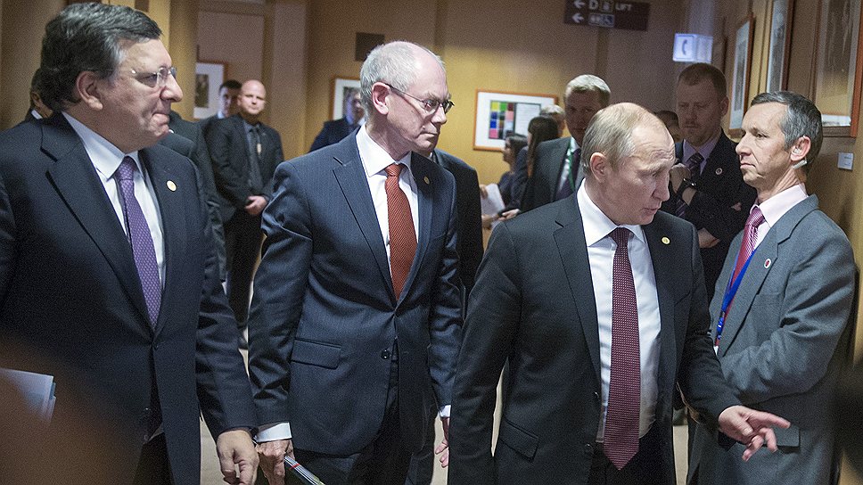 По пути на расширенное заседание Совета Россия—ЕС три главных его участника (Жозе Мануэл Баррозу, Херман Ван Ромпёй и Владимир Путин) неожиданно повернули в сторону и уединились на полтора часа