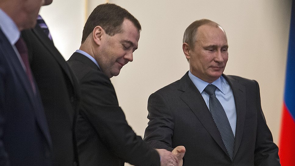 Владимир Путин был рад увидеть Дмитрия Медведева на встрече с кабинетом министров, одну из которых премьер недавно пропустил