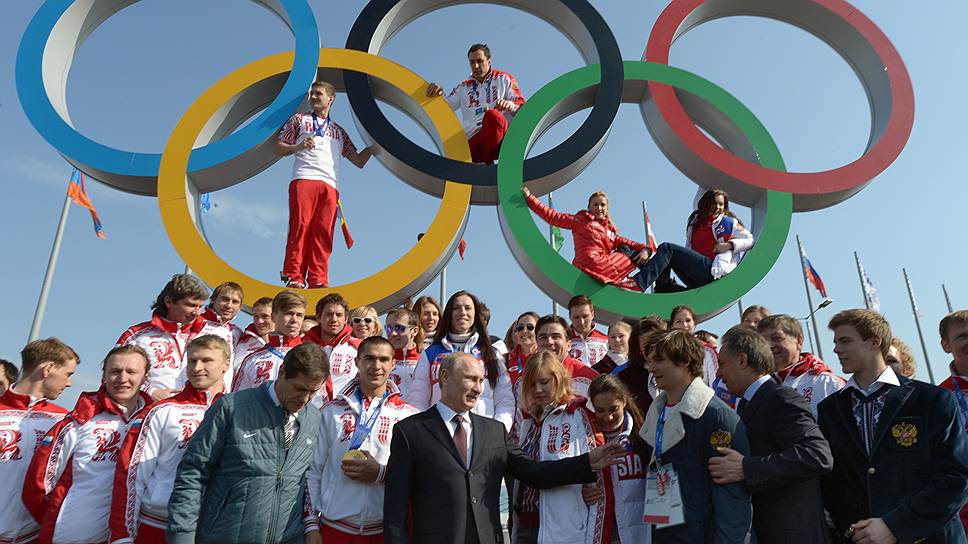 Владимир Путин вместе со спортсменами после произвольной программы в Radisson Blu дал показательные выступления в Олимпийском парке